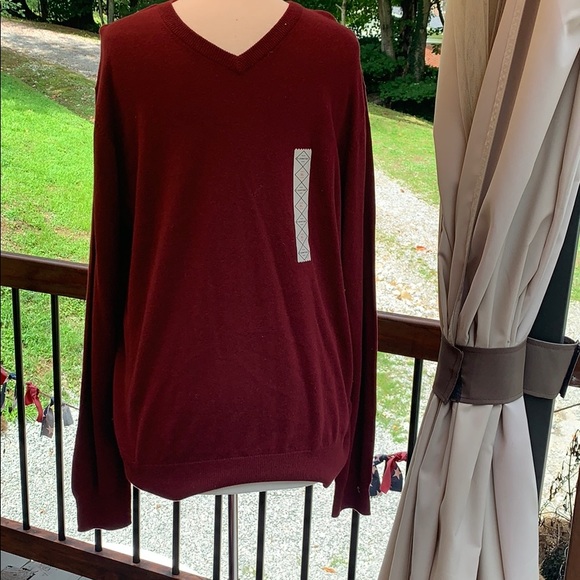 St. John's Bay Other - 🖤 St Johns Bay men’s XL burgundy sweater vneck 🖤